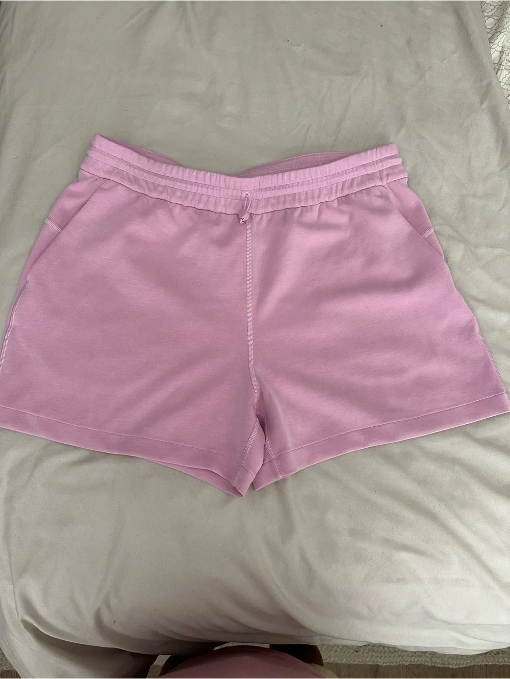 lululemon athletica Sofstreme 4” Shorts EUC